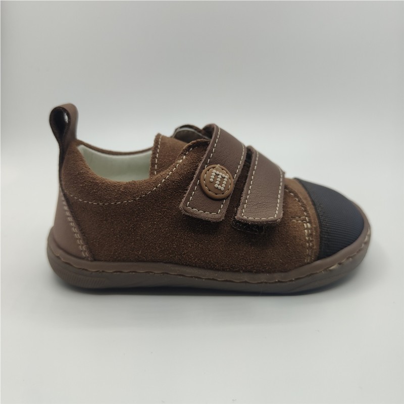 ZAPATILLA VELCROS MARRON 2