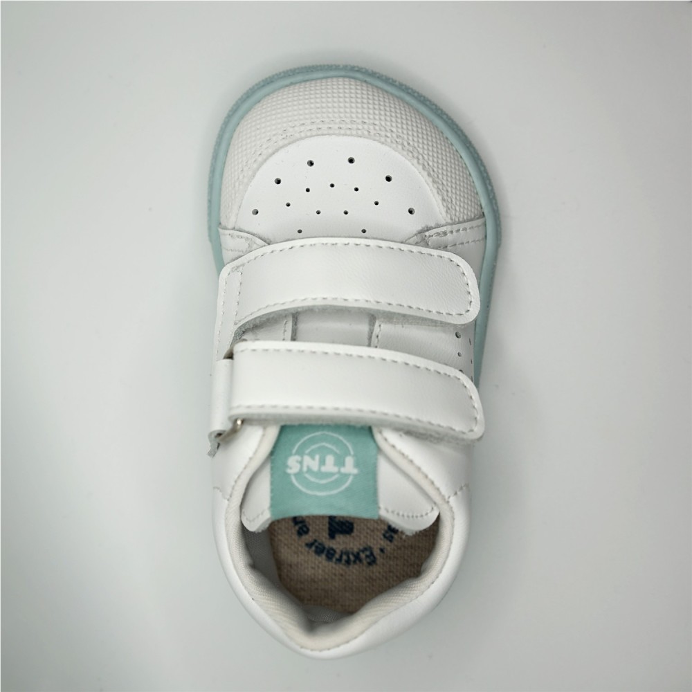 DEPORTIVA DETALLE SUELA AZUL