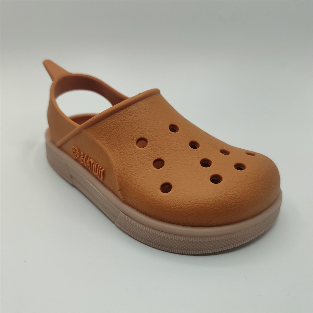 TIPO CROCS MARRON