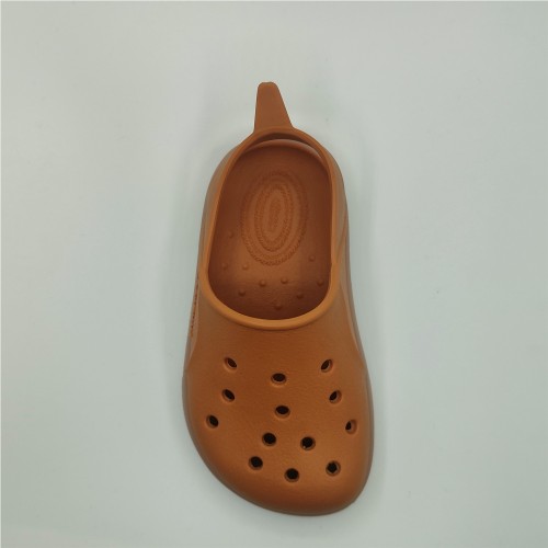 TIPO CROCS MARRON
