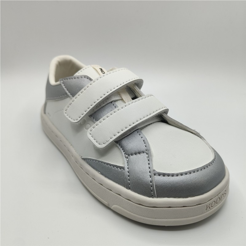 DEPORTIVA CON DETALLE COLOR GRIS