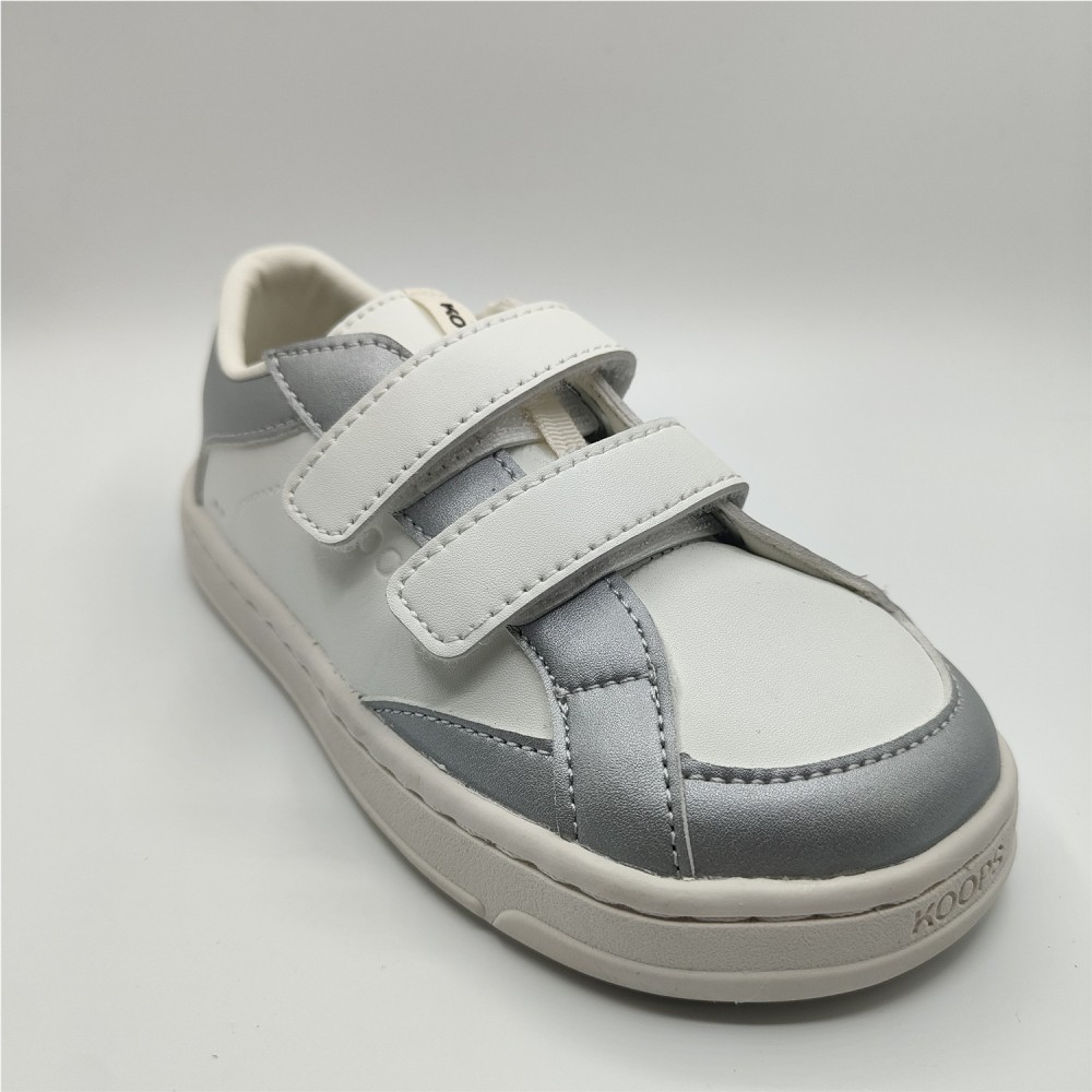DEPORTIVA CON DETALLE COLOR GRIS