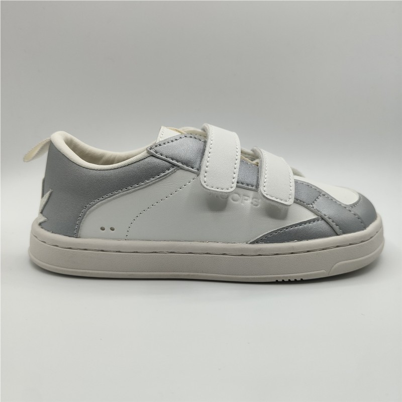 DEPORTIVA CON DETALLE COLOR GRIS 2