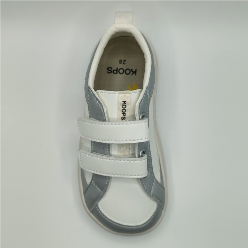 DEPORTIVA CON DETALLE COLOR GRIS